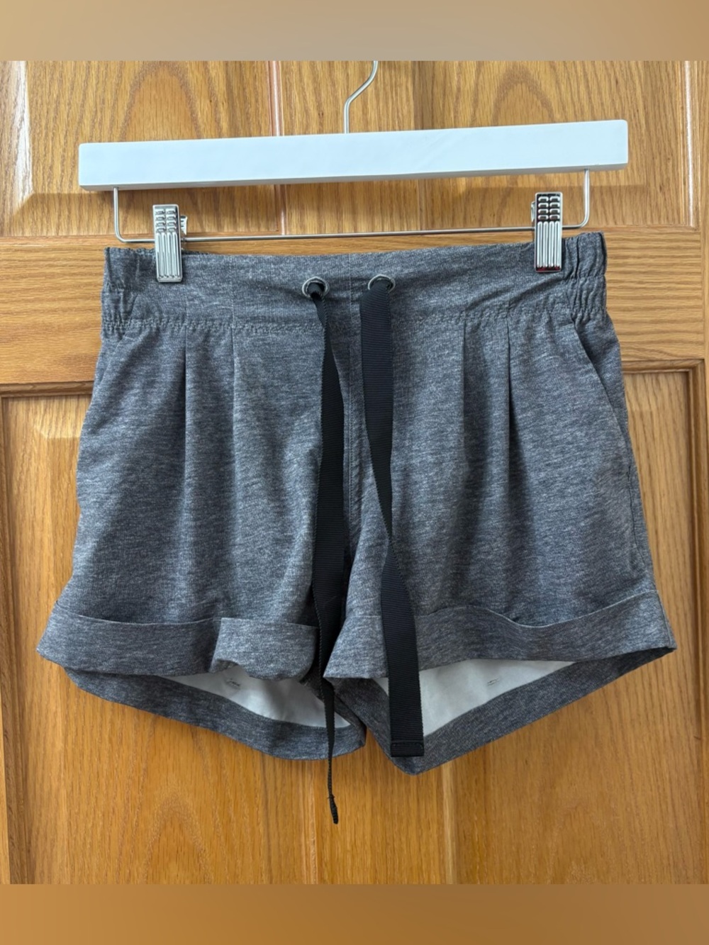 Lululemon Spring Break Away Short II in Heathered Grey Size Women’s 4 / Small